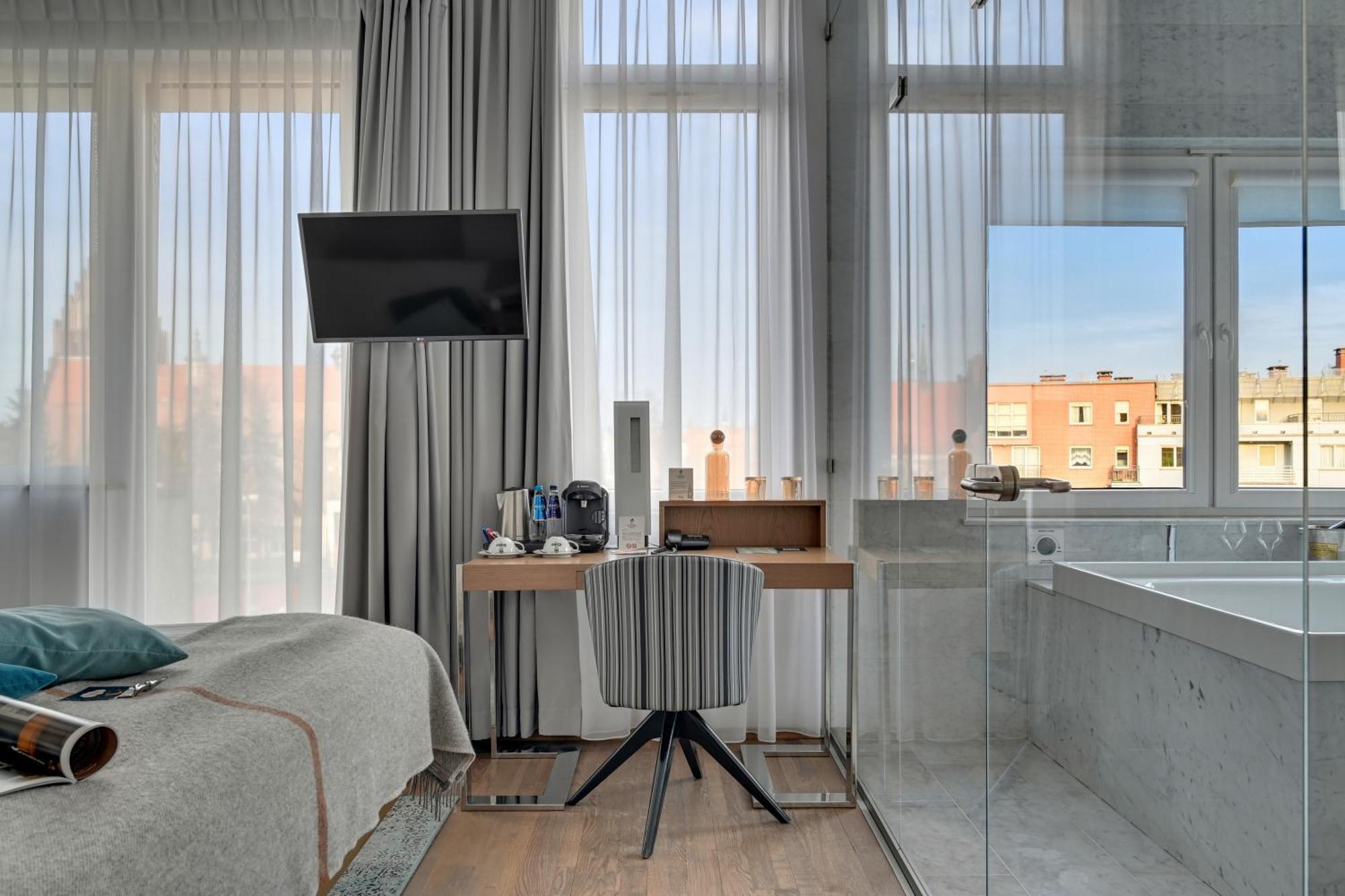 Almond Business & By Grano Hotel