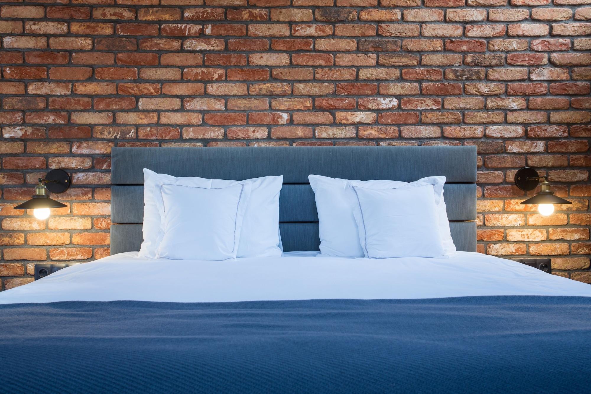 Hotel Almond Business & By Grano