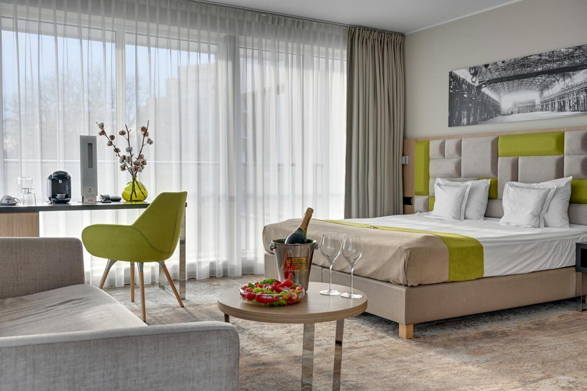 Hotel Almond Business & By Grano 4*