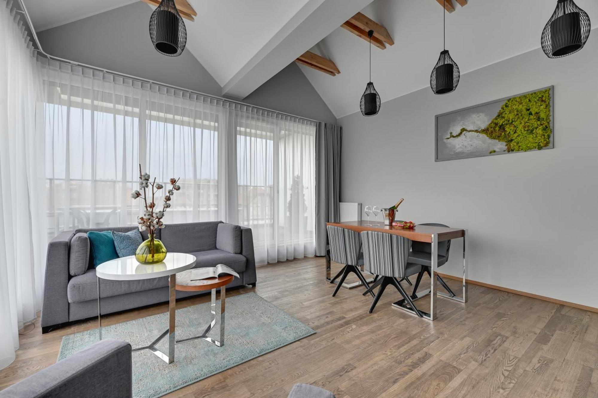 Hotel Almond Business & By Grano