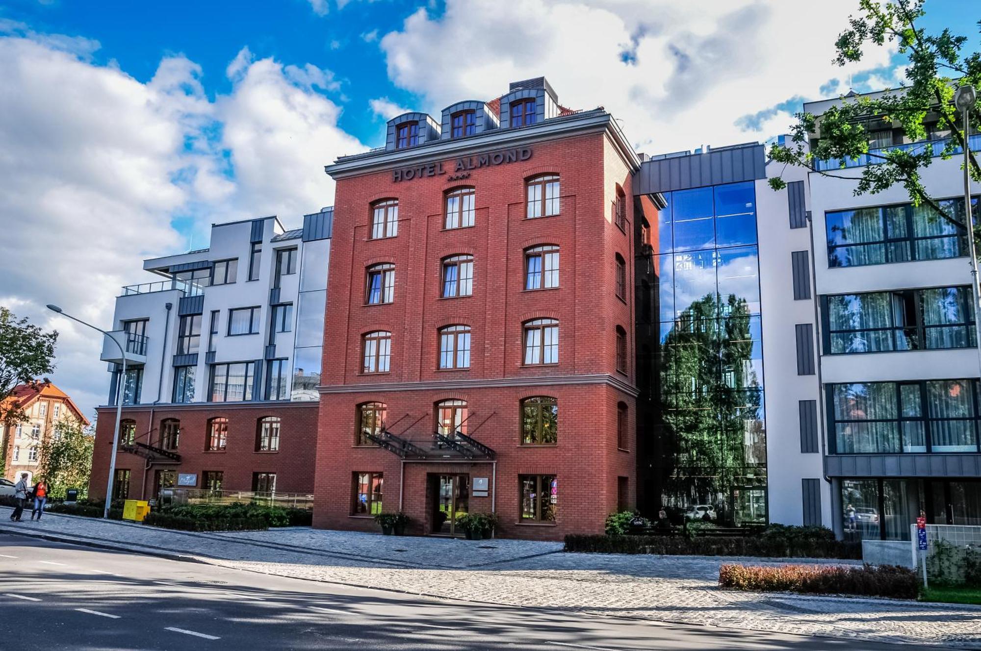 Hotel Almond Business & By Grano