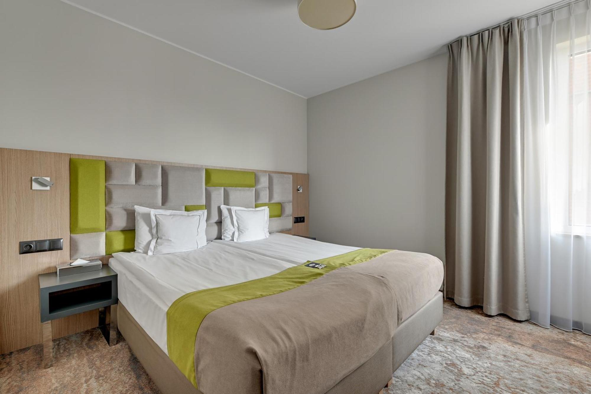 Hotel Almond Business & By Grano