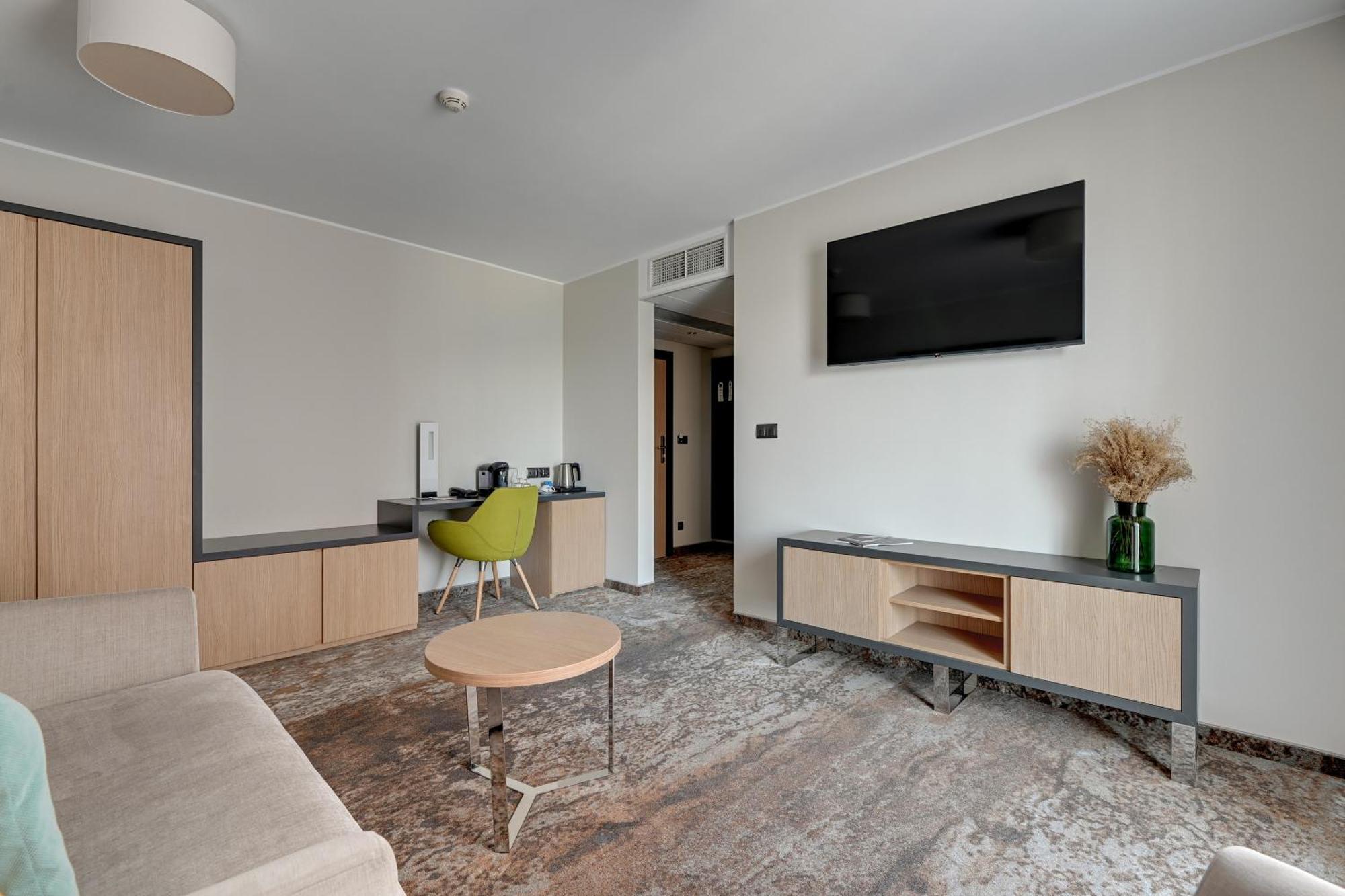 Almond Business & By Grano Hotel 4*